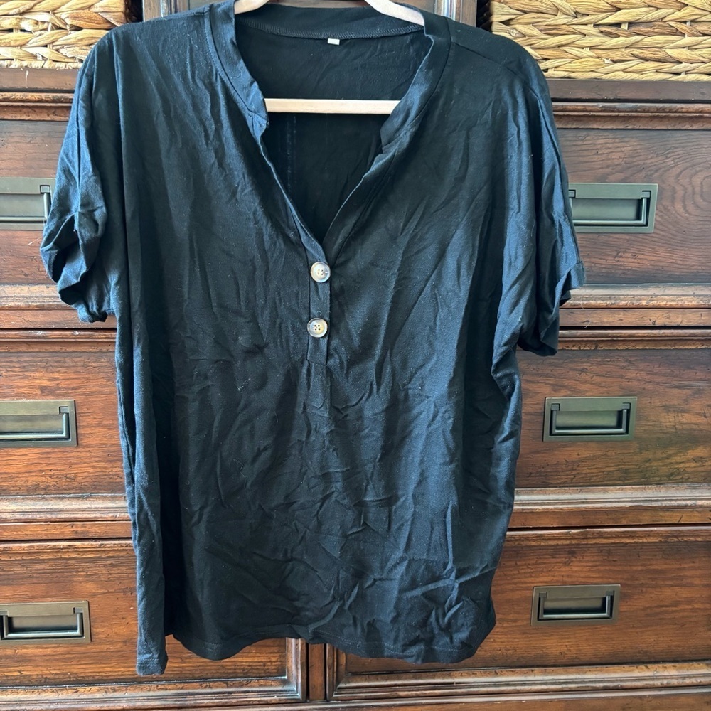 Black short sleeve stretch tee in size XL